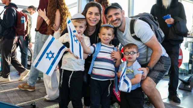 שפחות מהקהילה היהודית-חלבית שעשו עלייה לישראל (צילום: אלישע חנקין, דוברות משרד העלייה והקליטה)