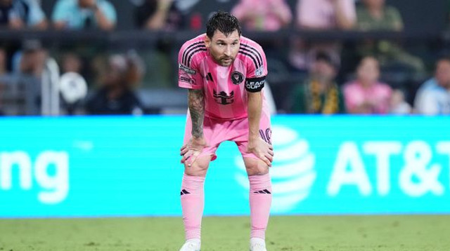 ליאו מסי במשחקו הראשון מאז מות אביו (צילום: Getty images)