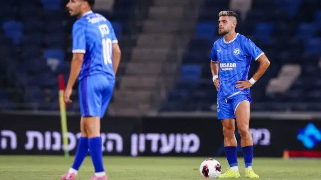 שבירו אחרי שער היתרון החיפאי (צילום: מאור אלקסלסי)