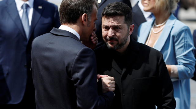 עמנואל מקרון וולודימיר זלנסקי (צילום: REUTERS/Benoit Tessier/Pool)