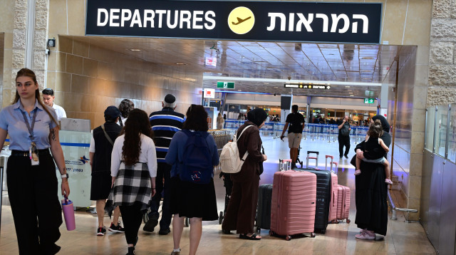 ישראלים בנתב"ג (צילום: אבשלום ששוני)