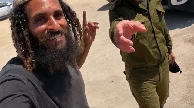 נער הגבעות עם מפקד האוגדה (צילום: רשתות חברתיות, שימוש לפי סעיף 27 א')