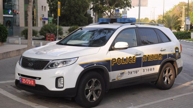 ניידת משטרה (צילום: ראובן קסטרו)