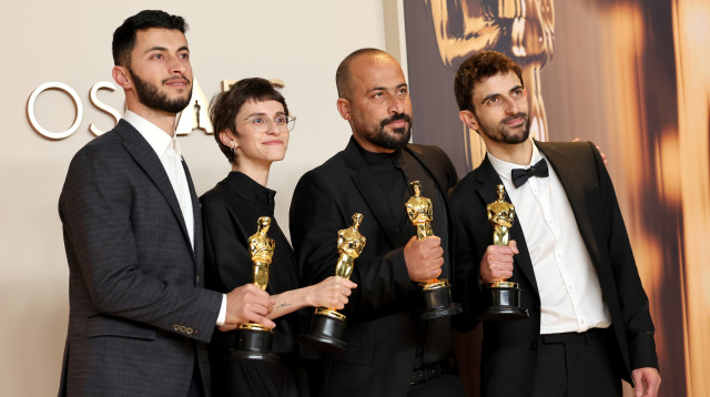 הזכייה באוסקר על "אין ארץ אחרת" (צילום: Mike Coppola/Getty images)
