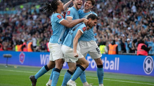 שחקני מנצ'סטר סיטי חוגגים (צילום: Getty images)