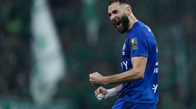 בנזמה חוגג במדי אל הילאל (צילום: Gettyimages)