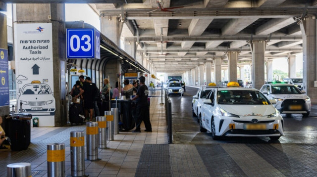 מוניות בנתב"ג  (צילום: נתי שוחט פלאש 90)