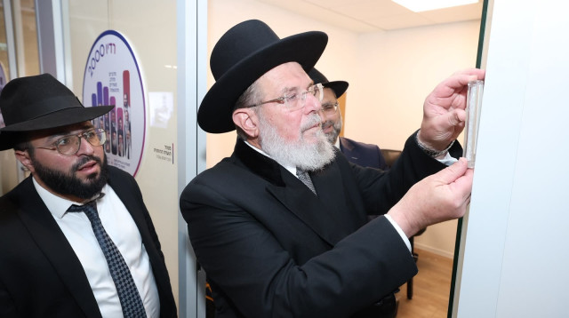מפגש בין צמרת השלטון לעולם הרבני (צילום:  דוברות ערוץ 2000)