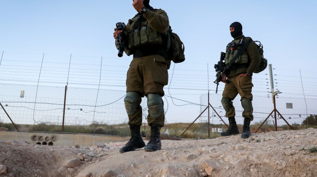 חיילים סמוך למעבר מיתר (צילום: וויסאם השלמון פלאש 90)