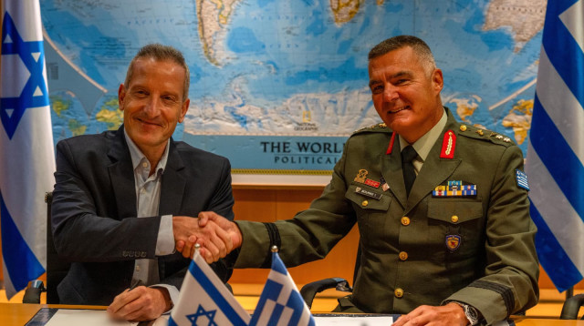 מעמד החתימה על מכירת מערכת ההגנה האווירית ליוון (צילום: דוברות משרד הביטחון)