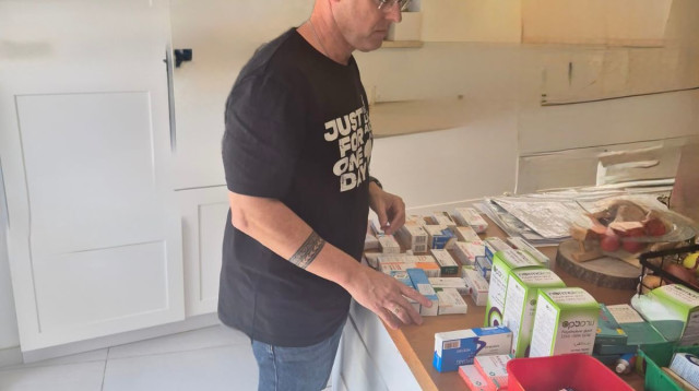 התרופות שתפסו המשטרה (צילום: דוברות המשטרה)