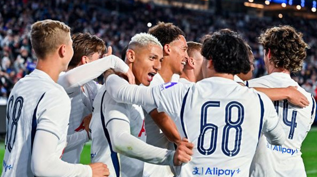 שחקני טוטנהאם חוגגים (צילום: Eurasia Sport Images)