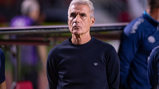 לואיש קסטרו מאמן גרמיו (צילום: Sports Press Photo)