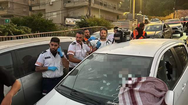 שני גברים בשנות ה-30 נורו למוות ברכבם בנצרת (צילום: תיעוד מבצעי מד"א)