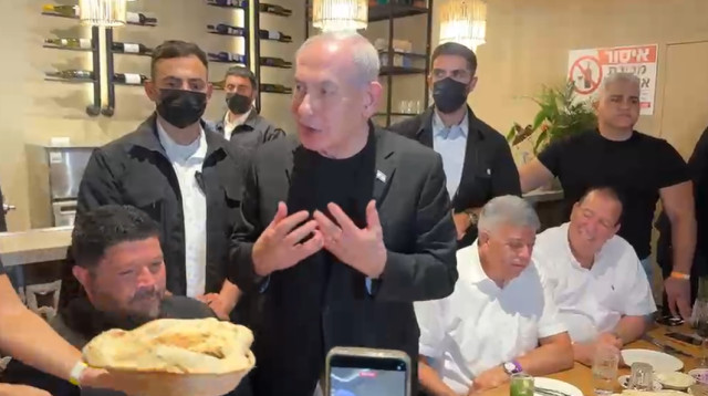 ראש הממשלה בנימין נתניהו במסעדה באופקים (צילום: שימוש לפי סעיף 27א')