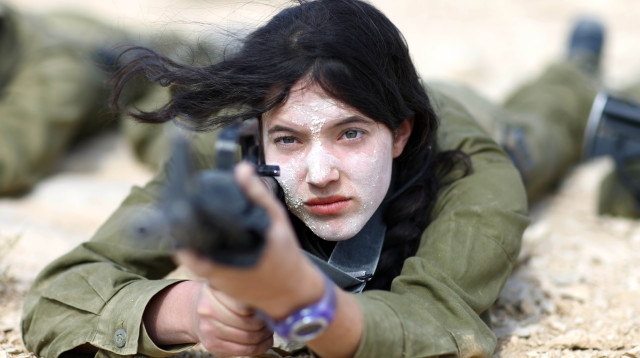 לוחמת בבית ספר למ"כים ולמקצועות חי"ר (צילום: אדיר סולטן פלאש 90)