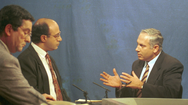בנימין נתניהו בראיון בערוץ 1  (צילום: נתי שוחט, פלאש 90)