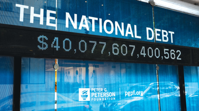 החוב הלאומי של ארה"ב (צילום: Jemal Countess/Getty Images for the Peter G. Peterson Foundation)