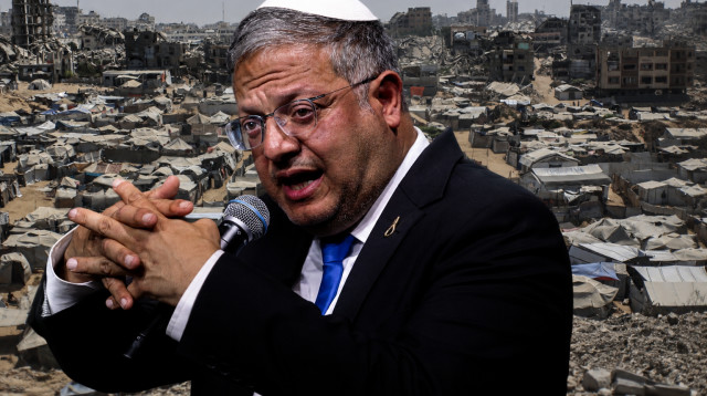 איתמר בן גביר על רקע אוהלים והריסות בעזה (צילום: gettyimages)
