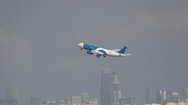 מטוס איירבוס A330-300 שהוסב למטוס מטען (צילום: התעשייה האווירית)
