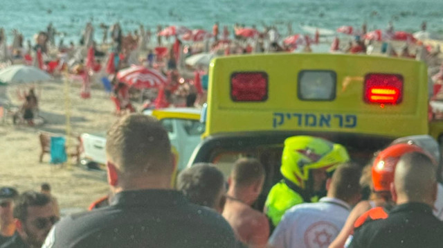פעוטה כבת שנתיים וחצי טבעה בחוף הסלע בבת ים (צילום: תיעוד מבצעי מד"א)
