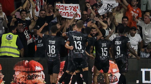 שחקני הפועל חיפה (צילום: קובי אליהו)
