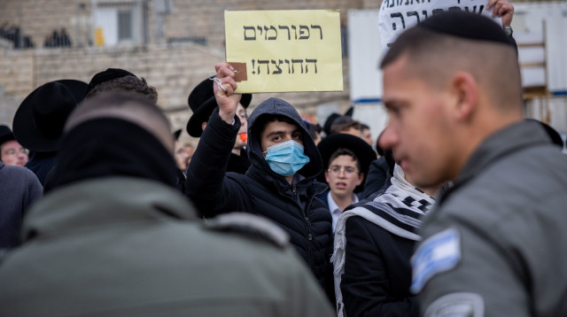 מחאה נגד רפורמים בכותל (צילום: יונתן סינדל, פלאש 90)