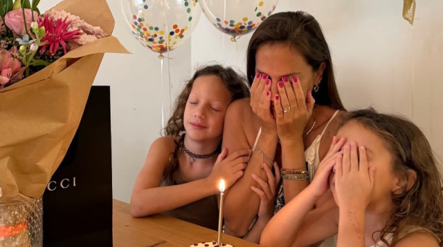 מיכל פעילן חוגגת 40 עם ילדיה (צילום: רשתות חברתיות)