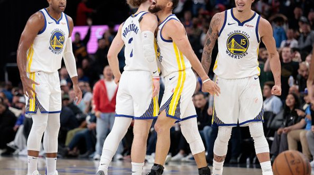 סטף קרי ושחקני גולדן סטייט חוגגים (צילום: Getty Images Sport)