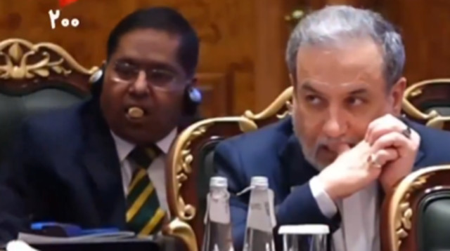 מסעוד פזשכיאן ודובר משרד החוץ ההודי בפסגת ה-BRICS (צילום: צילום מסך רשתות חברתיות)