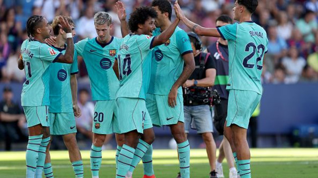 שחקני ברצלונה חוגגים מול לבאנטה (צילום: Getty Images Sport)