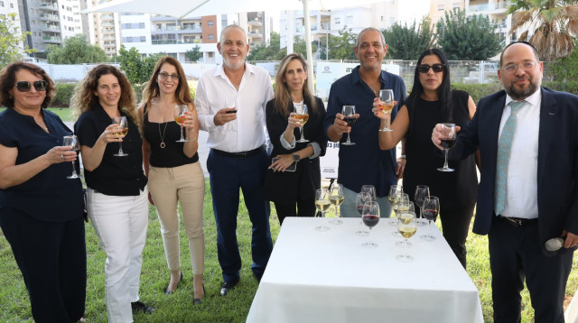 אבן הפינה למעון יום שיקומי לפעוטות בחדרה (צילום: דוברות עיריית חדרה)