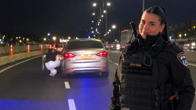 רס"ל איזבל דנילוב על רקע התקרית בה נגררה על ידי רכב החשוד (צילום: דוברות המשטרה,צילום מסך לפי סעיף 27א)
