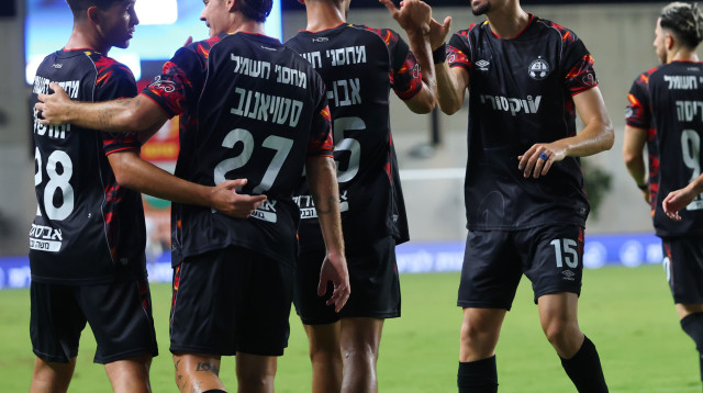 שחקני הפועל באר שבע (צילום: אודי ציטיאט)