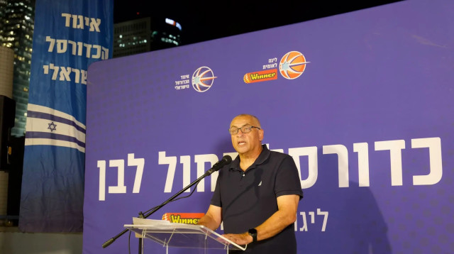 עמוס פרישמן בערב פתיחת עונה של הליגה הלאומית (צילום: עודד קרני איגוד הכדורסל)