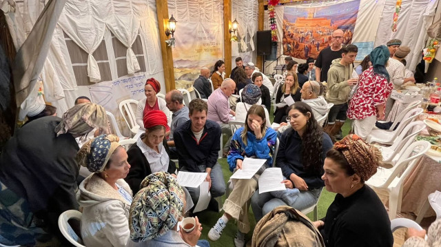  מיזם "ניפגש בסוכה" (צילום: באדיבות "שומרים ושומרות על הבית המשותף")