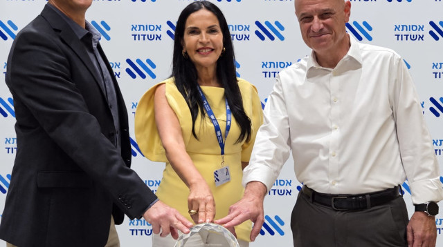 ד"ר גיל לוי, ד"ר גלית קאופמן ואיל שוריאן (צילום: אסותא אשדוד)