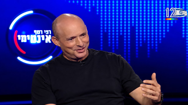 נפתלי בנט ב"אינטימי" עם רפי רשף (צילום: צילום מסך ערוץ 12)