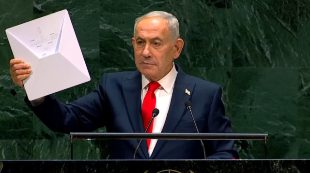 נתניהו מציג מכשיר סטארלינק בעצרת הכללית של האו"ם (צילום: צילום מסך)