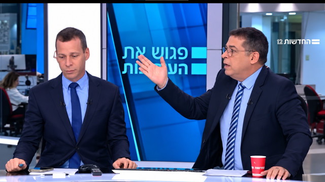 בן כספית ועמית סגל בפגוש את העיתונות (צילום: צילום מסך חדשות 12,בינה מלאכותית ושיפור צילום)
