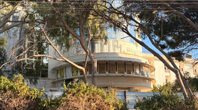 מלון הר הכרמל. הפיל הלבן של חיפה (צילום: בתיה גלעדי)