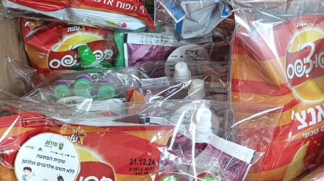 שקיות ממתקים (צילום: דוברות עיריית שדרות)