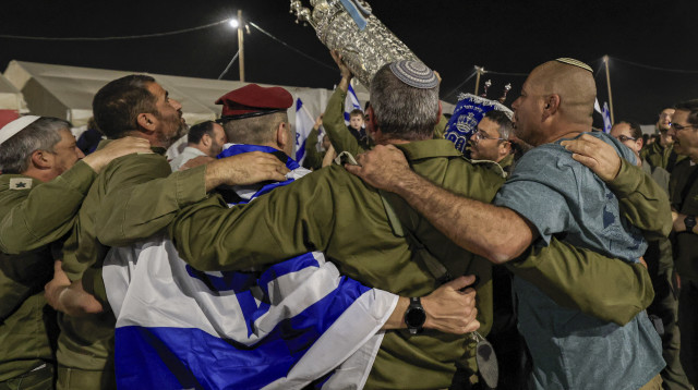 שמחת תורה (צילום: צפריר אביוב, פלאש 90)