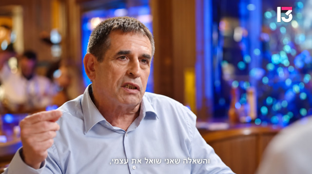 יואב סגלוביץ' מתראיין אצל עמרי אסנהיים (צילום: ערוץ 13)