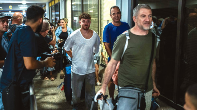 גיבורי הטיסה מדובאי בנתב"ג - ספטמבר 2026 (צילום: פלאש 90)