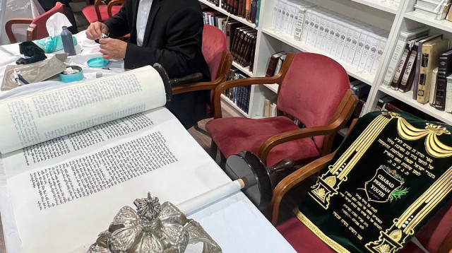 הכנסת ספר תורה למוצב פגה (צילום: ללא)