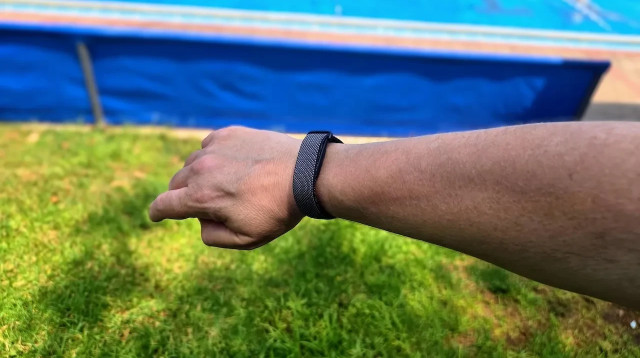 גוגל Fitbit Air (צילום: צחי הופמן)