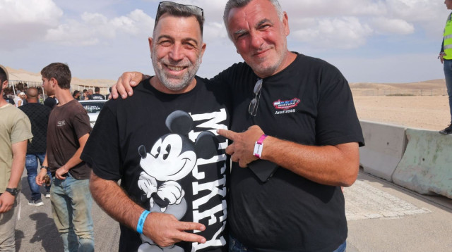 עוז דוידיאן עם מיכאל חן (צילום: רונן טופלברג)