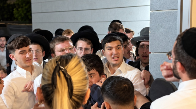תיעוד המהומות במודיעין (צילום: שימוש לפי סעיף 27 א',איור: מעריב אונליין)