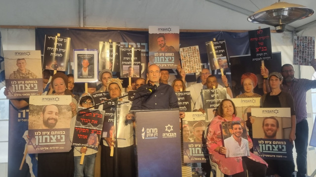 משפחות שכולות בדרישה להקת ועדת חקירה לאומית (צילום: פורום הגבורה)